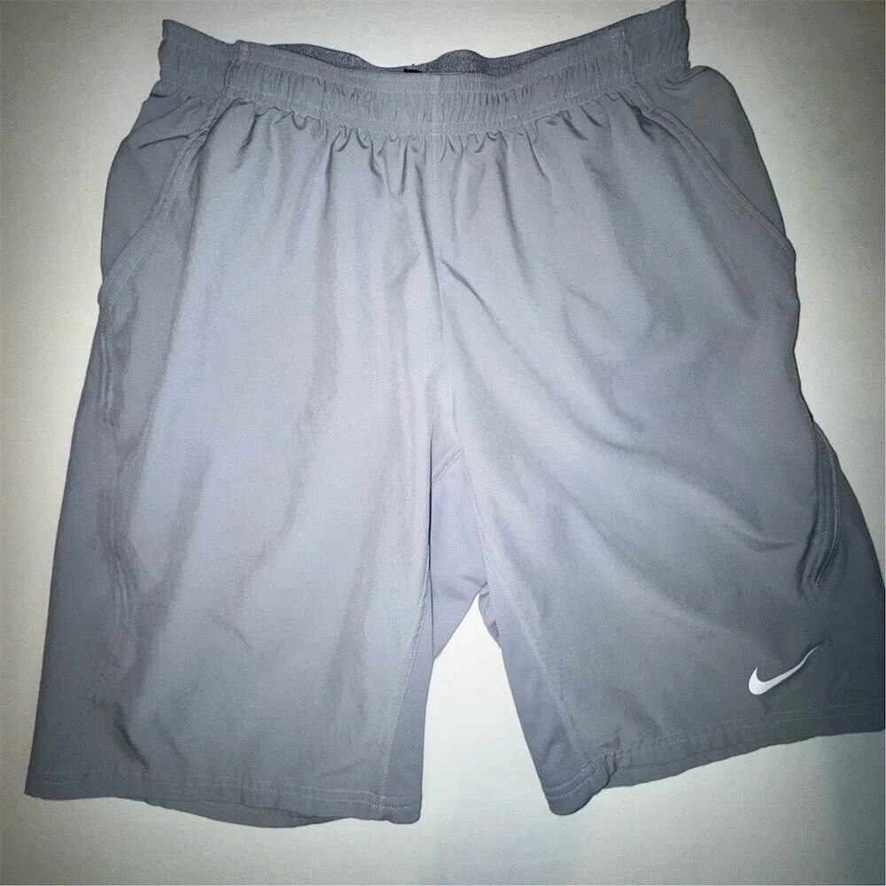 Nike Dri-FIT Men's Training Shorts Gray Size M Elastic Waist‎ Drawstring